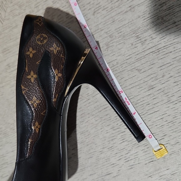 Louis Vuitton - Monogram Pumps - Picture 10 of 10